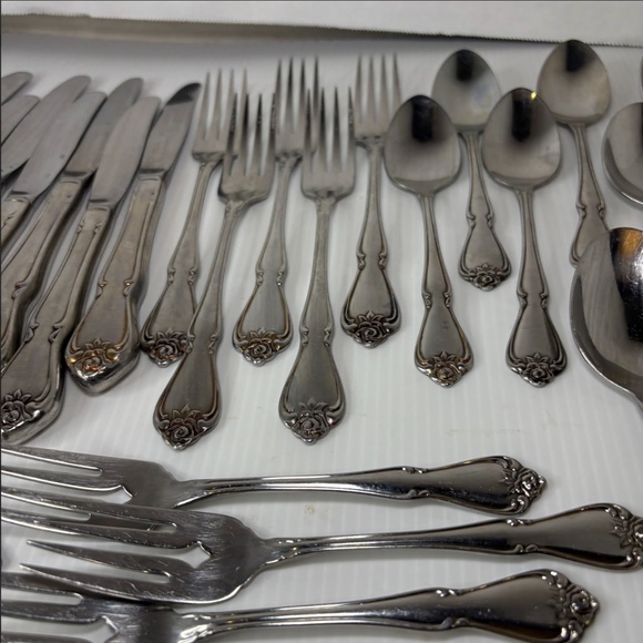 Oneida ARBOR ROSE TRUE ROSE Stainless Flatware Set 1881 Rogers Lot Of 43 USA - Picture 9 of 11